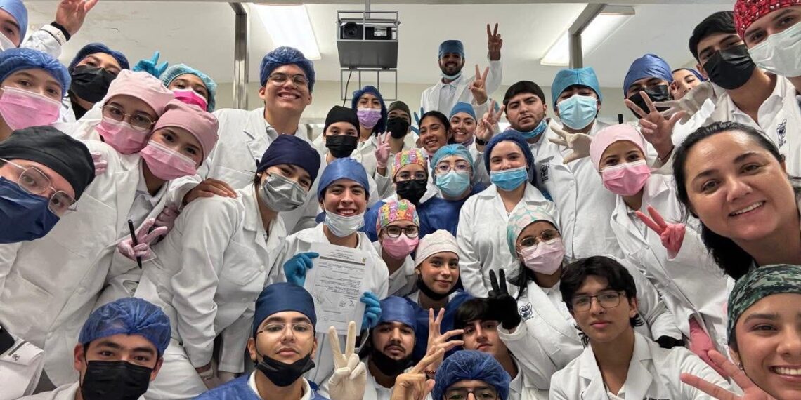 A través de la Jornada Universitaria del Conocimiento 2025, la Facultad de Odontología fortalece la vinculación social y la divulgación científica