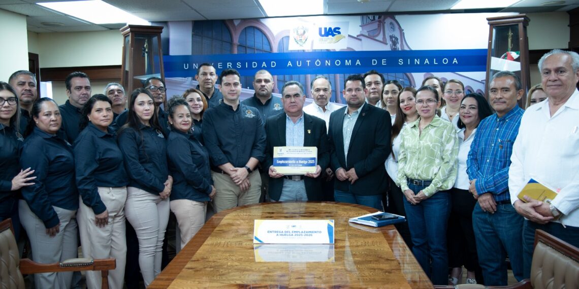 Recibe el Rector Jesús Madueña el Emplazamiento a Huelga 2025-2026 de parte del SUNTUAS; se compromete a atender el pliego petitorio y las prestaciones pendientes