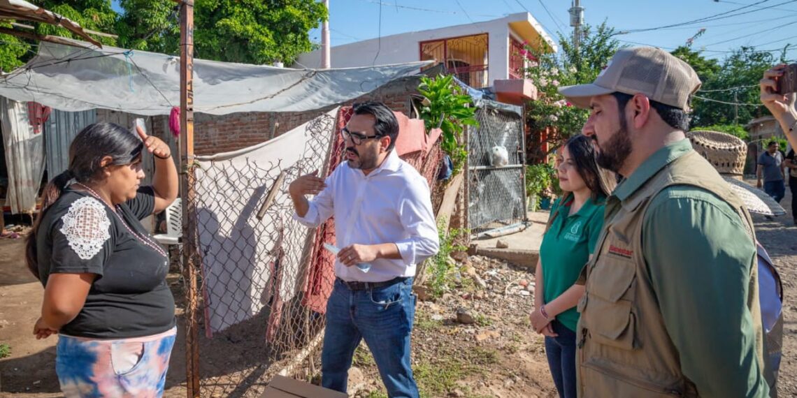 “Estamos muy agradecidos, no nos dejaron solos cuando más lo necesitamos”: vecinos de la colonia López Mateos reciben apoyos económicos por inundaciones