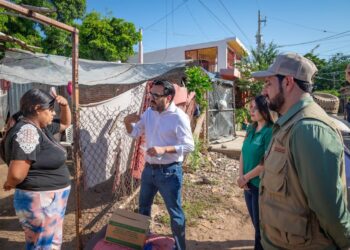 “Estamos muy agradecidos, no nos dejaron solos cuando más lo necesitamos”: vecinos de la colonia López Mateos reciben apoyos económicos por inundaciones
