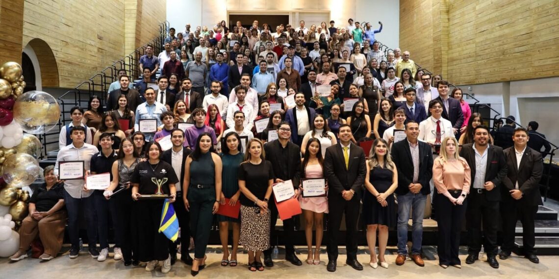 Ayuntamiento de Ahome reconoce a jovenes  con el Premio Municipal de la Jueventud 2025 – NR | NOTICIAS