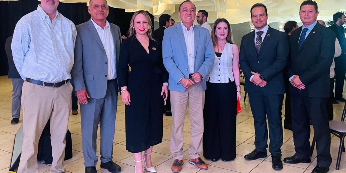 Acompaña Antonio Menéndez a empresarios ahomenses en la toma de protesta de nueva directiva Coparmex