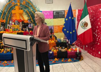 ¡Viva México!, ¡viva la vida!: Presidenta de la Unión Europea inaugura altar de muertos