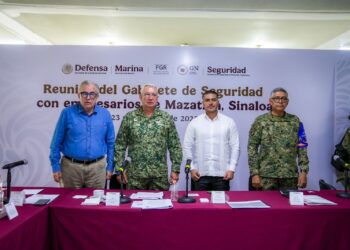 Anuncia gobernador Rocha fortalecimiento de operativos en Mazatlán, con elementos de Defensa y SSyPC