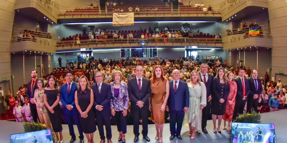 Gobierno de Sinaloa acompaña al alcalde Antonio Menéndez en la presentación de su Primer Informe de Gobierno en Ahome