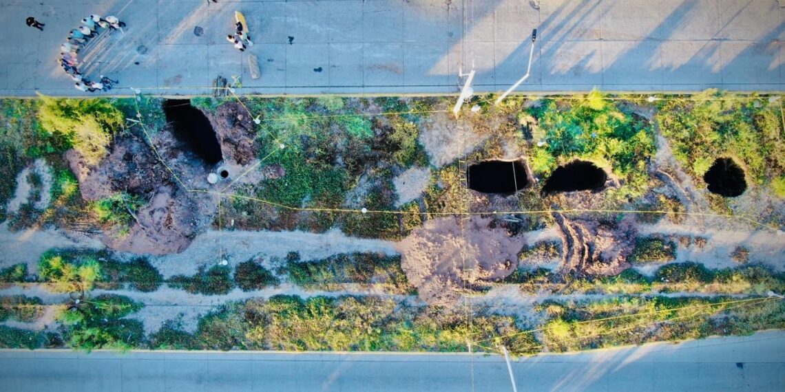 Gobernador Rocha Moya brinda apoyo inmediato para atención de socavones en Ahome