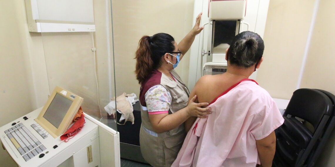 Aunque es el que provoca mayor mortalidad en mujeres, el cáncer de mama puede curarse si es detectado en etapas tempranas, advierte especialista