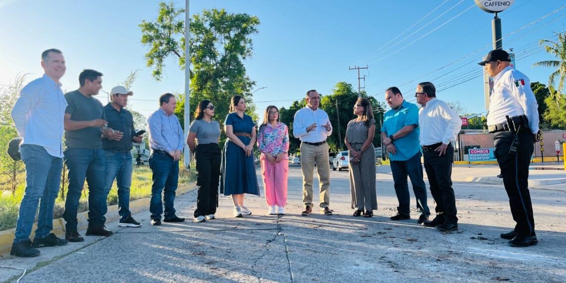 Antonio Menéndez y Cuerpo de Regidores supervisan puntos del socavón de Blvd. Centenario y Niños Héroes