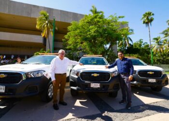 Gobernador Rocha entrega 22 vehículos para apoyar la campaña contra el Dengue