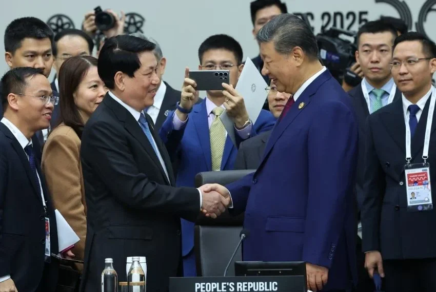 Xi Jinping defiende el libre comercio durante una cumbre de la APEC sin la presencia de Trump