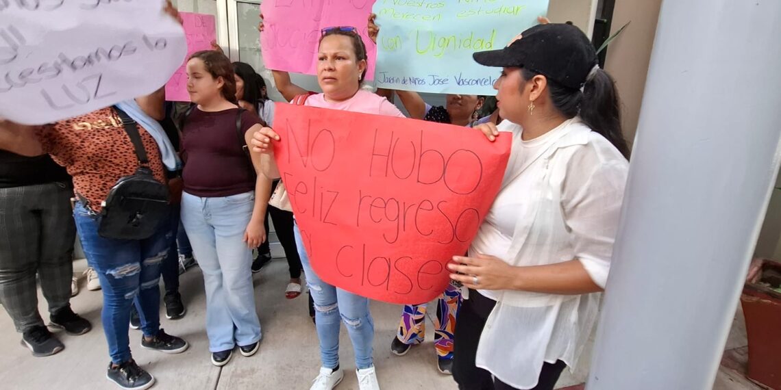 Sin luz ni agua desde julio: madres exigen soluciones para jardín de niños José Vasconcelos en Culiacán