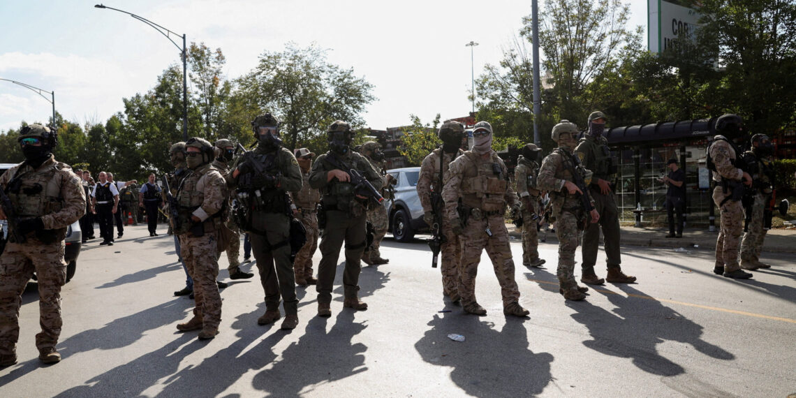 Illinois demanda a Trump por el despliegue de 400 soldados en Chicago enviados desde Texas