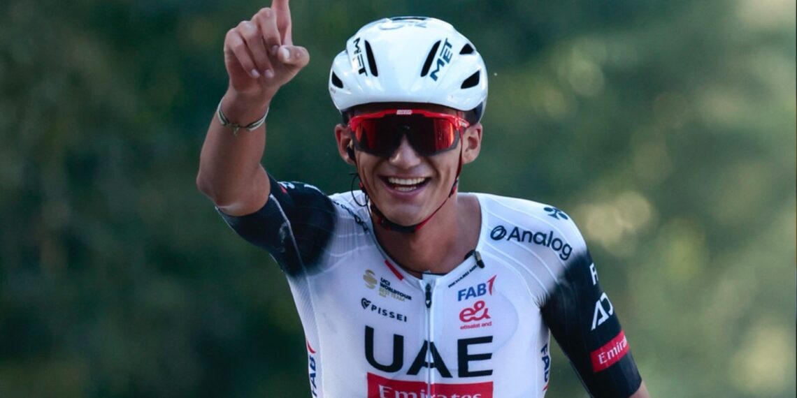 Imponente Isaac del Toro: consigue la victoria en el Gran Piemonte 2025