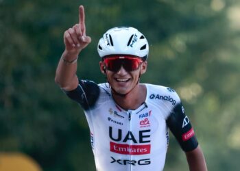 Imponente Isaac del Toro: consigue la victoria en el Gran Piemonte 2025