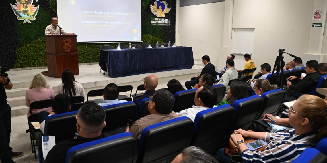 Con un llamado a cerrar filas en unidad, encabeza el Rector Jesús Madueña reunión de trabajo con directores para abordar las cargas académicas
