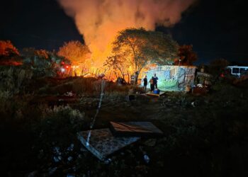 DIF Ahome auxilia a familias que perdieron su patrimonio en incendio de la Invasión Bella Vista.