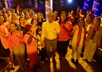 Iluminan de naranja el Palacio Municipal para reforzar el llamado a erradicar la violencia de género