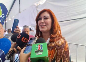 Sinaloa produce el mejor camarón del país, asegura Flor Emilia Guerra en visita a Los Mochis.