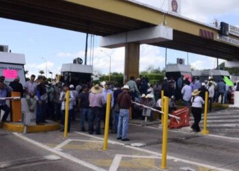 Productores de trigo del Valle del Carrizo levantan plantón tras acuerdo con el gobernador Rocha Moya