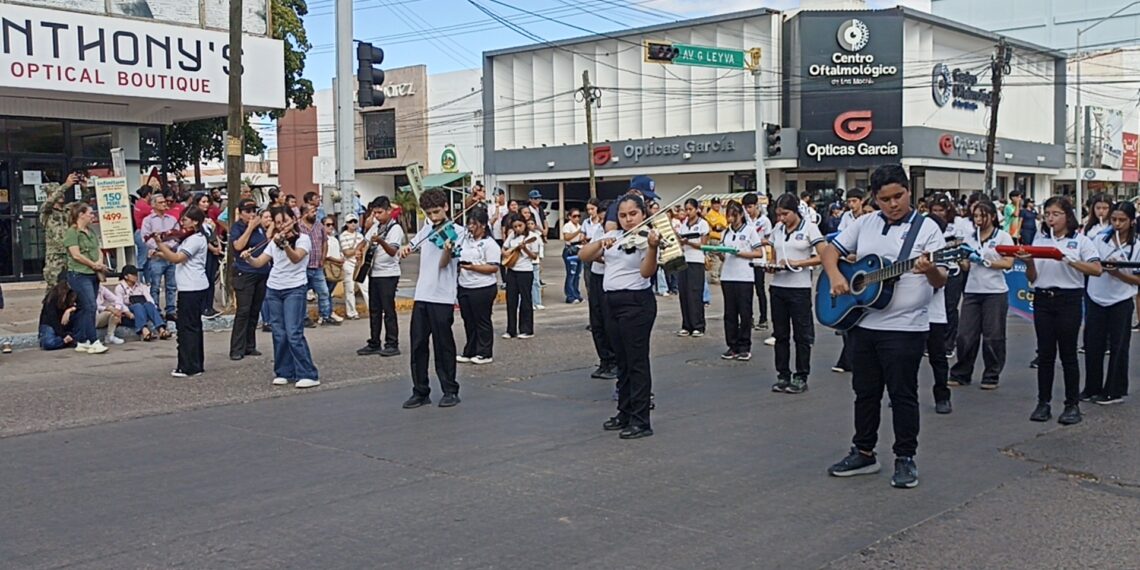 Concluye desfile del 20 de Noviembre en Los Mochis con más de 4,700 participantes.