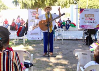 La Feria del Libro Los Mochis lleva cuentos y teatro guiñol a San Miguel Zapotitlán.