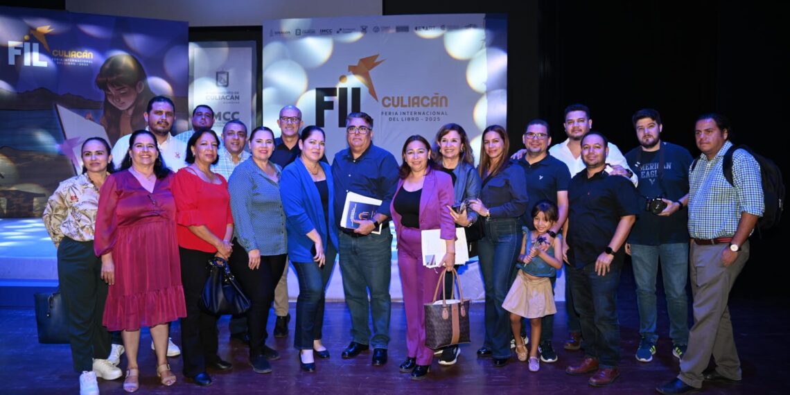 Presenta la UAS libro que rescata los discursos de las 40 personalidades que han recibido el Grado Doctor Honoris Causa por parte de la Casa Rosalina