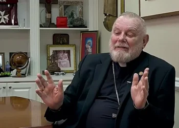 Arzobispo de Miami pide a la Iglesia “más presión” a políticos para defender a migrantes