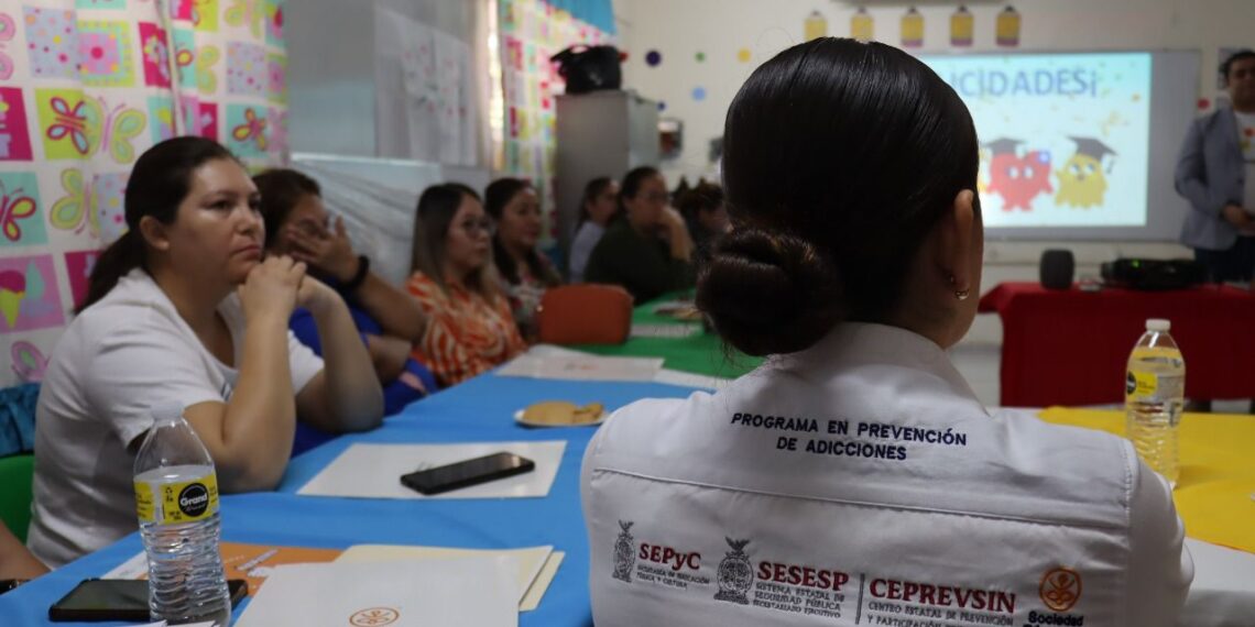 Capacitan a madres y padres de familia para la prevención de adicciones