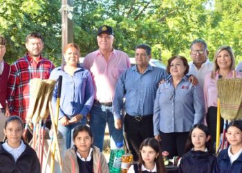 Alcalde Gildardo Leyva encabeza lunes cívico en la comunidad de Teraroba