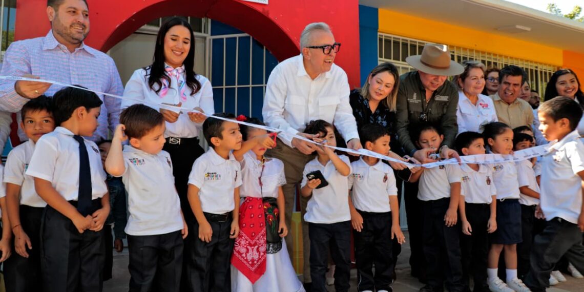 Entrega gobernador Rocha Moya nuevas de aulas en Jardín de Niños en Badiraguato