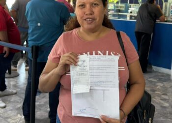 Vecina de Los Virreyes aprovecha descuentos únicos y se pone al día con JAPAMA