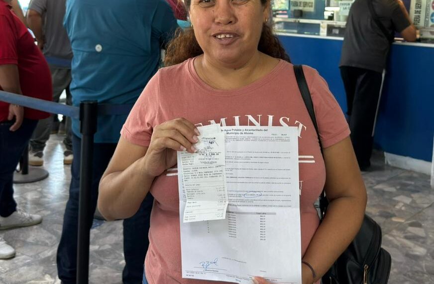 Vecina de Los Virreyes aprovecha descuentos únicos y se pone al día con JAPAMA