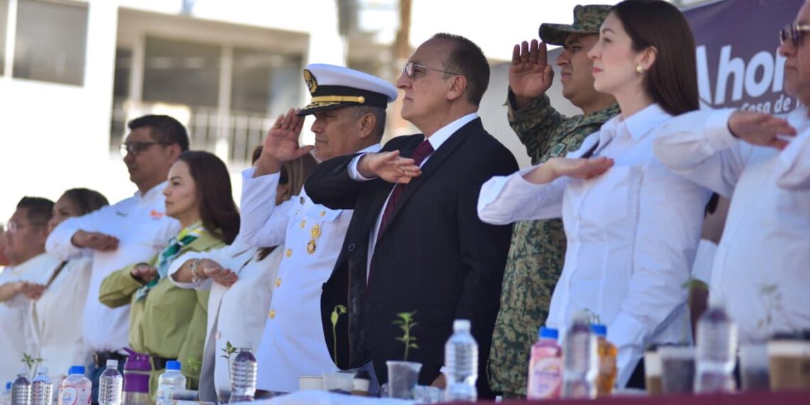 5 mil personas en 65 contingentes desfilaron por el 115 aniversario de la Revolución Mexicana