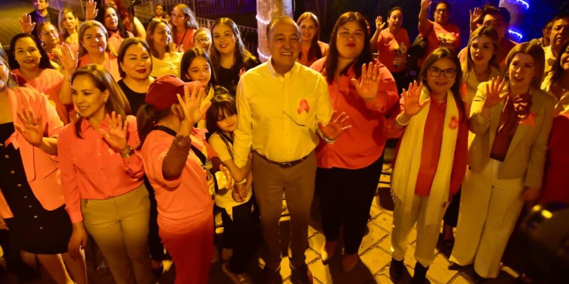 Iluminan de naranja el Palacio Municipal para reforzar el llamado a erradicar la violencia de género