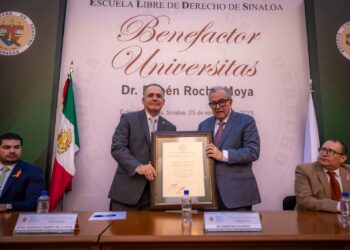 Recibe Gobernador Rocha Moya la distinción “Benefactor Universitas” de la Escuela Libre de Derecho de Sinaloa
