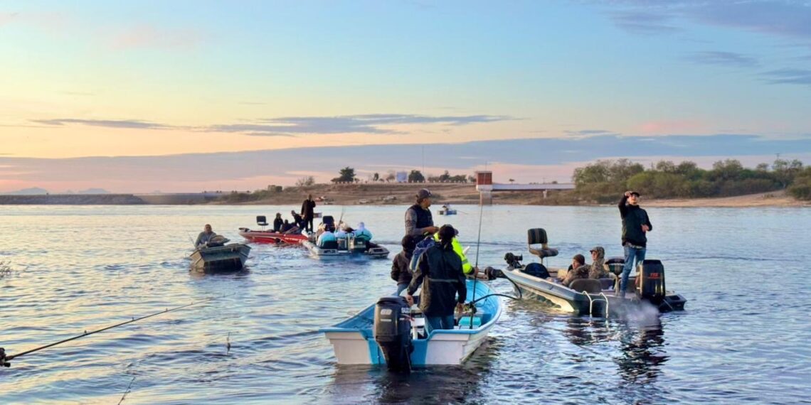 🎣🌅| Arranca el primer día del torneo con más de 50 equipos.