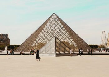 Cuatro nuevos detenidos por el robo en el Museo del Louvre