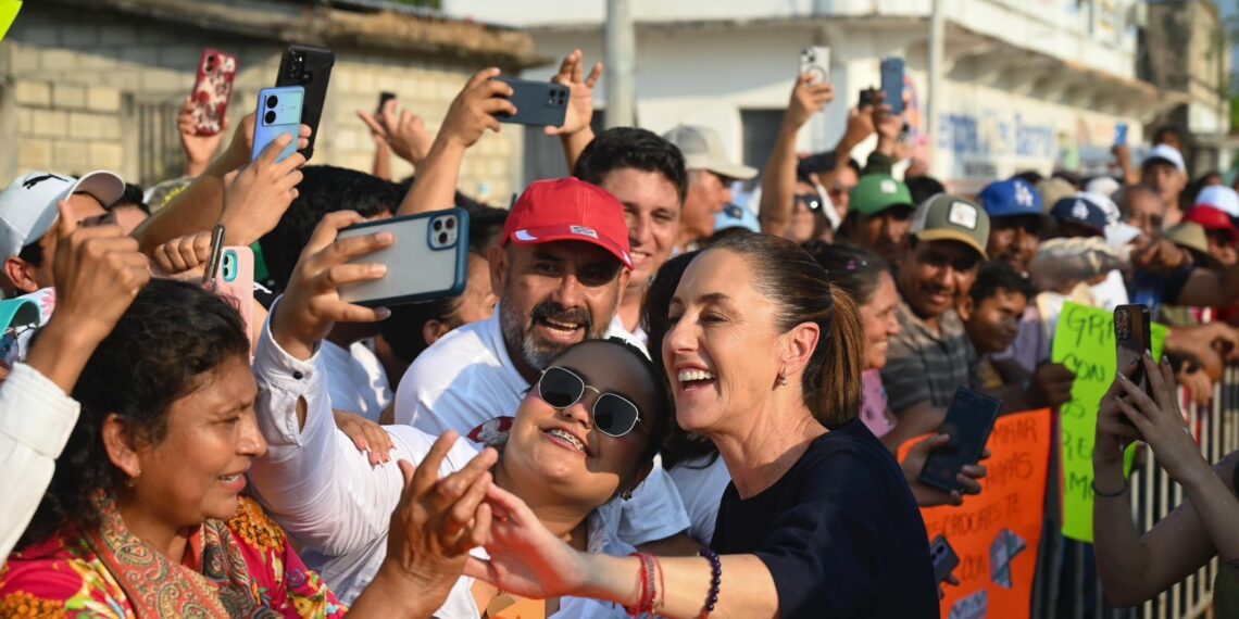Rodeada de cientos de mexicanas y mexicanos, Presidenta Claudia Sheinbaum inaugura estaciones de la línea k del Tren Interoceánico