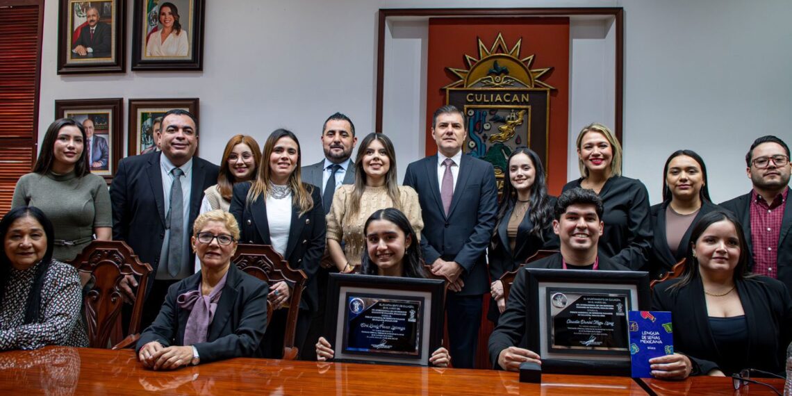 Tras ganar el Premio Municipal de Derechos Humanos, Elbri Karely Franco, alumna de la Preparatoria Dr. Salvador Allende, busca inspirar a más jóvenes a ser agentes de cambio