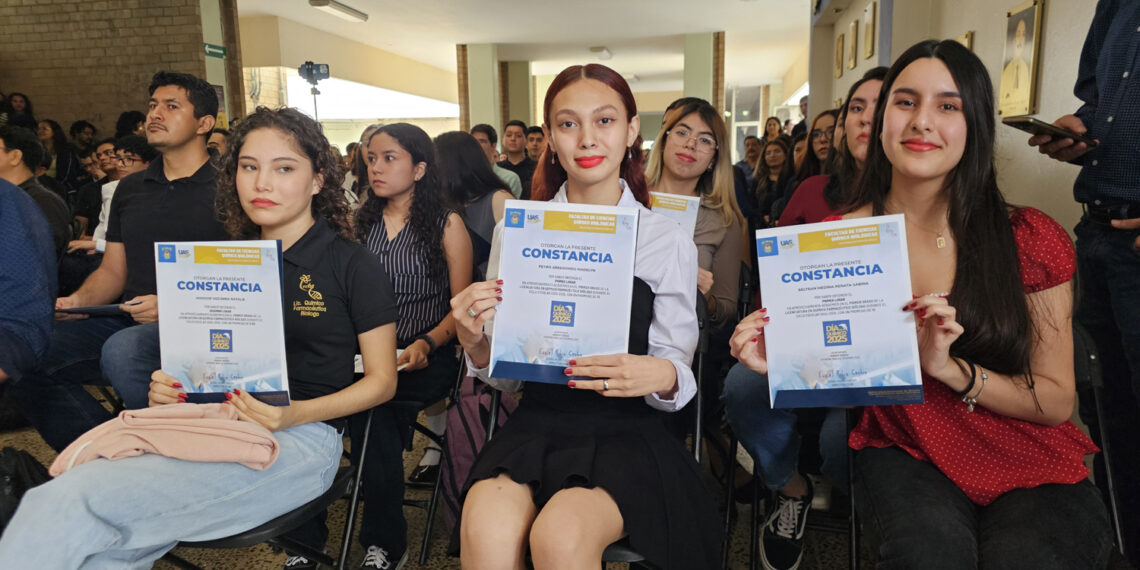La Facultad de Ciencias Químico Biológicas de la UAS entregó reconocimientos a alumnos del Cuadro de Honor del ciclo 2024-2025, en el marco del Día del Químico