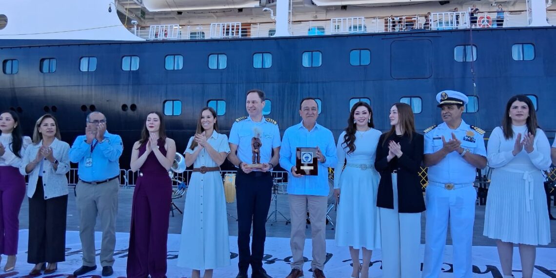 Llegada del crucero Zaandam llena de música y tradición el puerto de Topolobampo.
