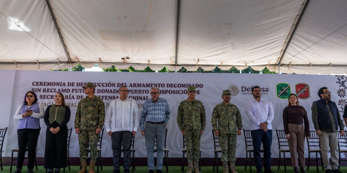 Asiste el gobernador Rocha ceremonia de destrucción de armamento donado y decomisado
