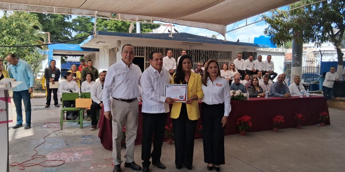 Reconocen SNTE y UNESCO programa de valores en primaria Club de Leones de Los Mochis