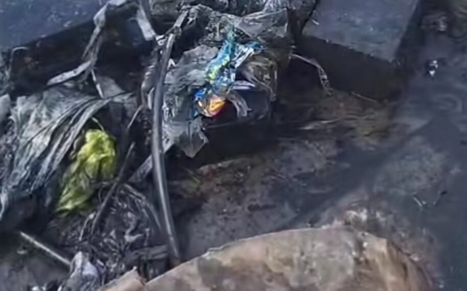 Trabajadores de Japama exhiben extracción de refrigeradores, colchones y hasta máquinas de coser de los drenajes en Las Canteras.