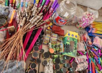 Bomberos de Ahome exhortan a denunciar venta de pirotecnia y evitar riesgos en fiestas decembrinas.