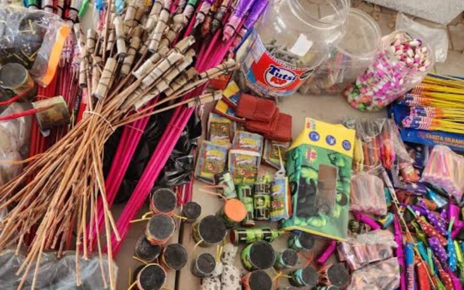 Bomberos de Ahome exhortan a denunciar venta de pirotecnia y evitar riesgos en fiestas decembrinas.