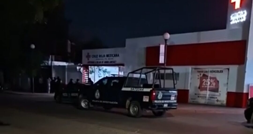 Un hombre de la comunidad de Cuatro Milpas El Fuerte perdió la vida en Cruz Roja Los Mochis cuando recibía atención médica por impacto de bala.