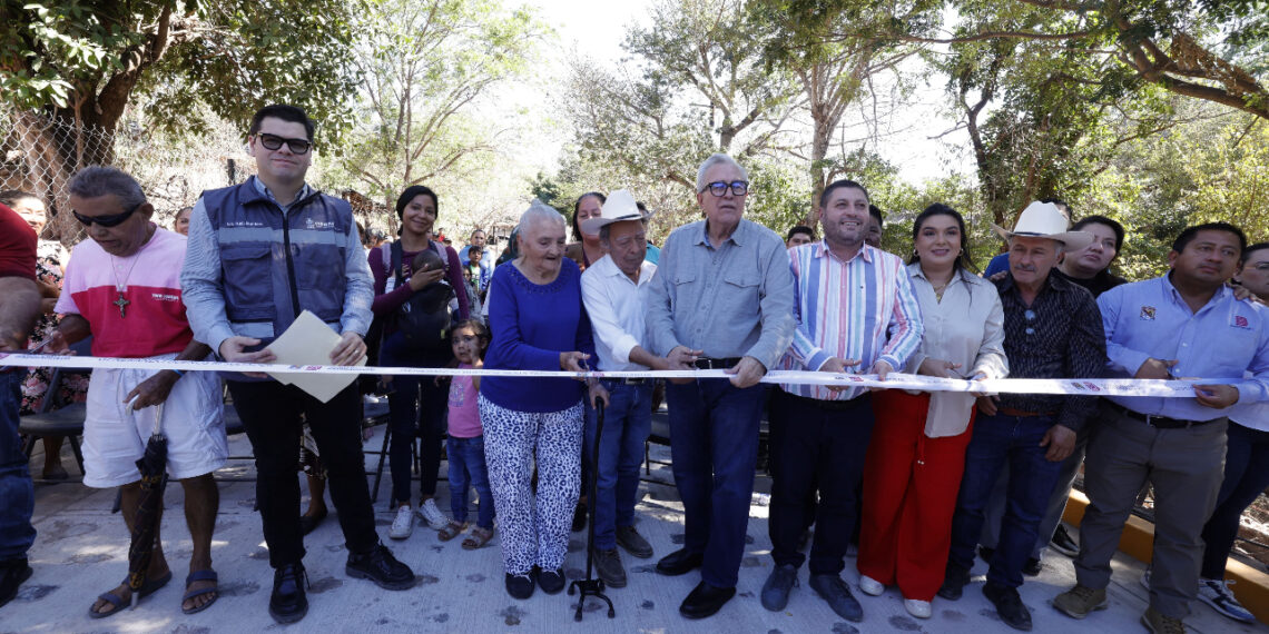 Inaugura Gobernador Rocha Moya más vialidades en el municipio de Badiraguato