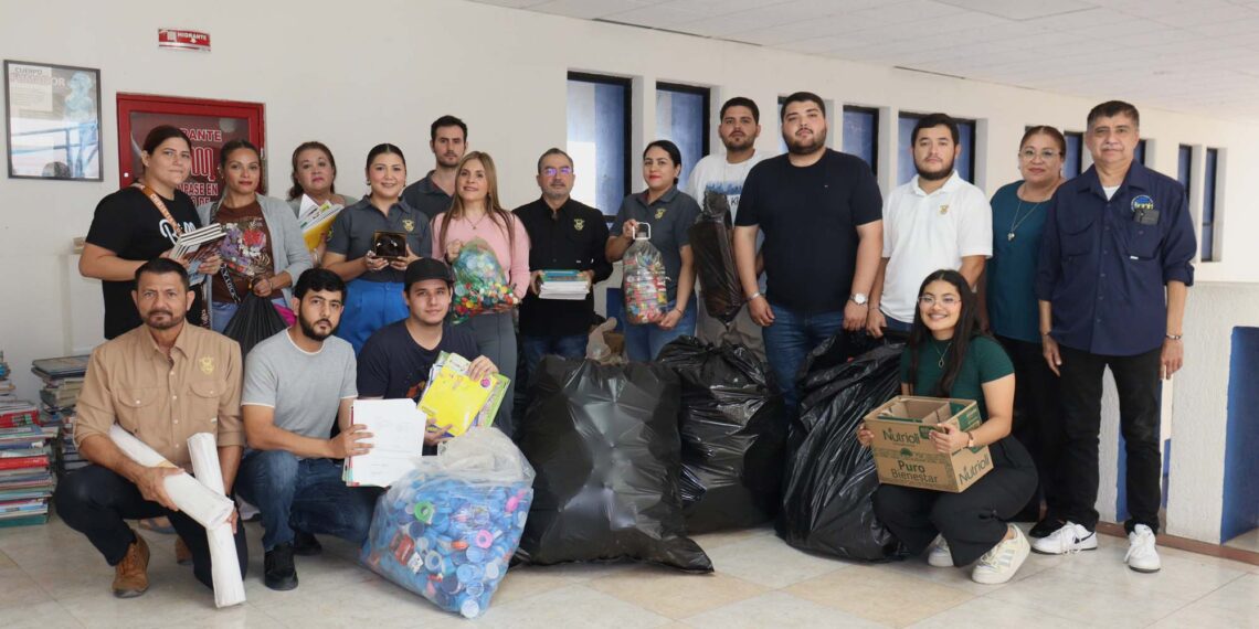 La Dirección General de Servicio Social entrega material reciclable y dona trenzas para la elaboración de pelucas oncológicas a la Unidad de Bienestar Universitario