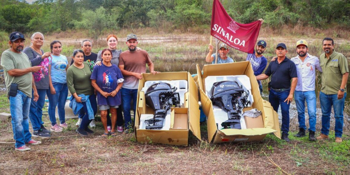 Gobierno de Sinaloa beneficia por primera vez a cooperativa de la Presa Las Higueras con motores y panga